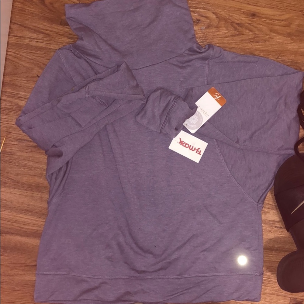 A sweat shirt like turtle neck